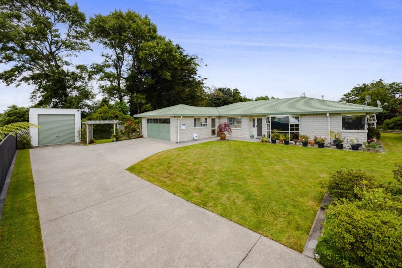 1B Pembroke Road, Stratford - Carousel 1