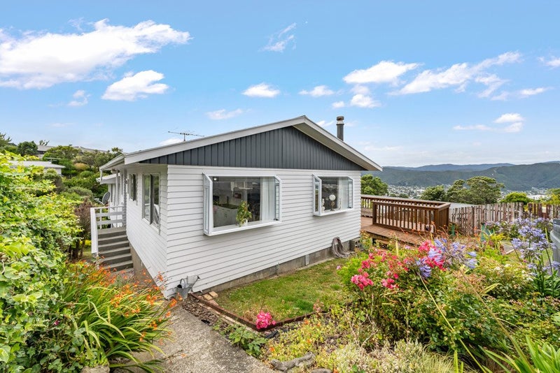 6 Eastview Grove, Normandale, Lower Hutt - Carousel 1