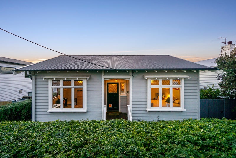 10 Egremont Street, Belmont, Auckland - Carousel 1