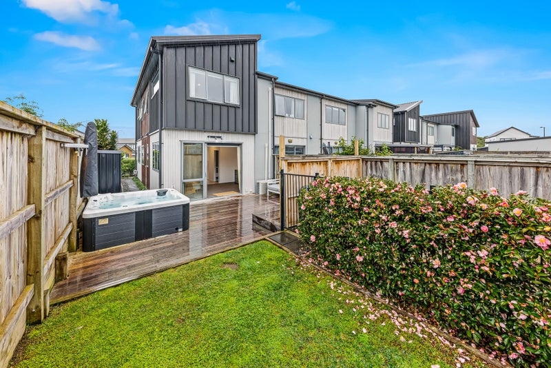 15 Pakoro Close, Hobsonville, Auckland - Carousel 1