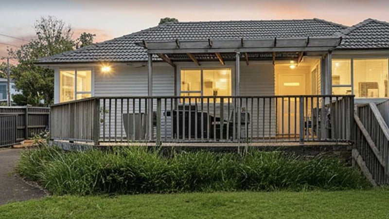 23 Anderson Avenue, Point England, Auckland - Carousel 1