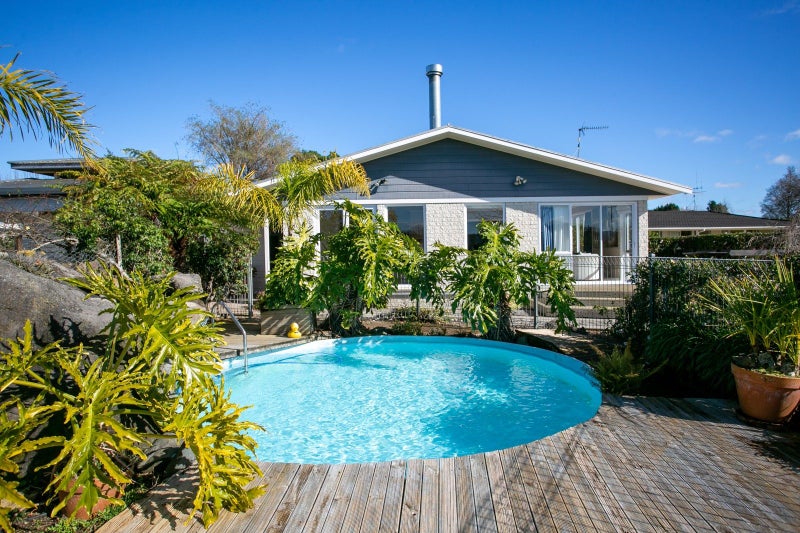 10 Broadmeadows Road, Pukemoremore, Hamilton - Carousel 1