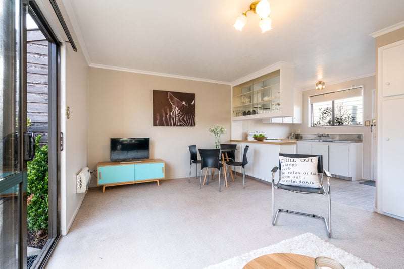 17C Prince Albert Road, Saint Kilda, Dunedin - Carousel 1