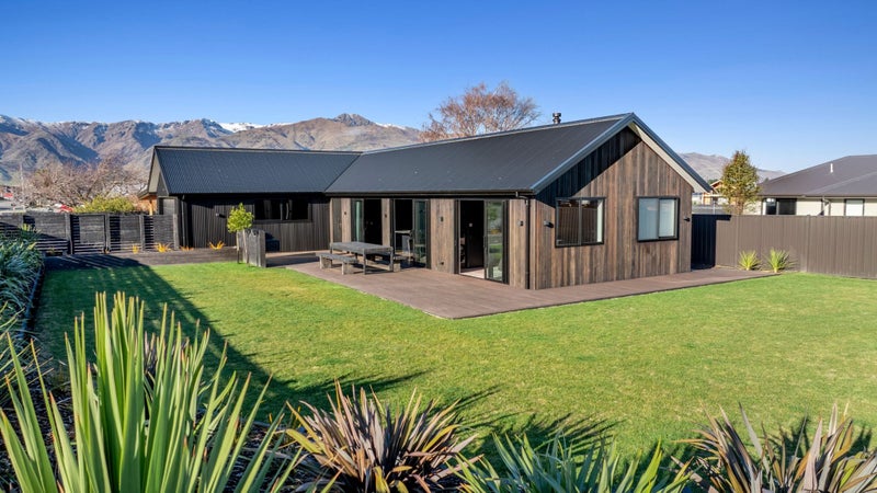 6 Woodpecker Street, Wanaka - Carousel 1
