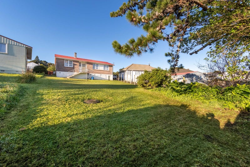 15 Arahura Crescent, Waitangirua, Porirua - Carousel 10