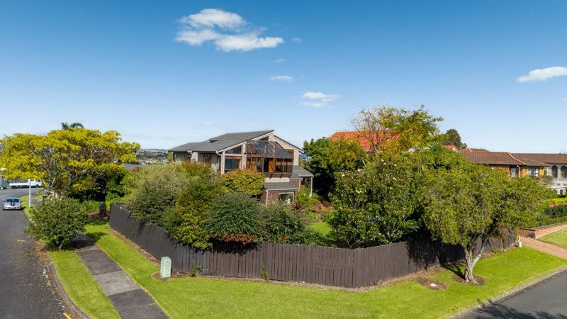 4 William Bryan Drive, Half Moon Bay, Auckland - Carousel 1