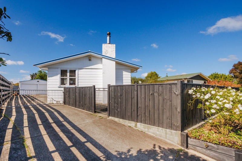 20 Pinedale Parade, Milson, Palmerston North - Carousel 1