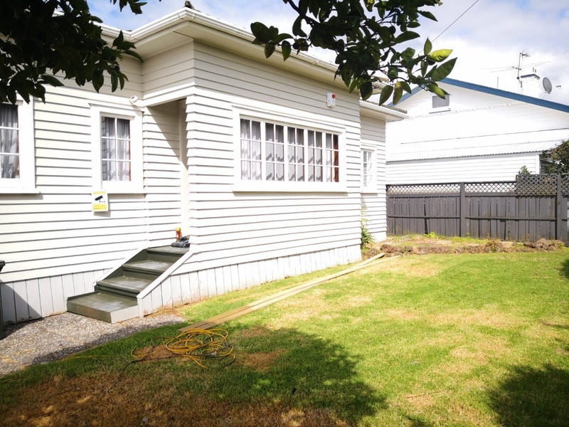 1B Ambury Avenue, Royal Oak, Royal Oak - Carousel 1
