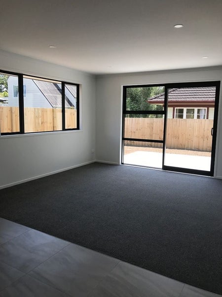 2/2 McNicol Street, Fairfield, Hamilton - Carousel 2