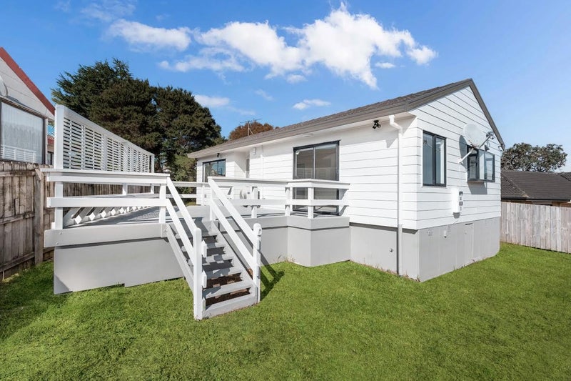 2/11 Zurich Place, Weymouth, Auckland - Carousel 1