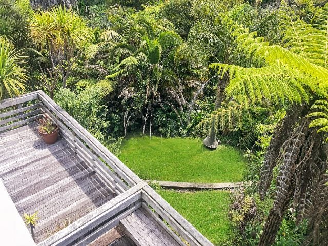 4 Peter Terrace, Castor Bay, Auckland - Carousel 2