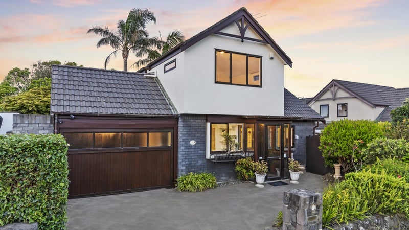 1 Niagara Crescent, Lynfield, Auckland - Carousel 1