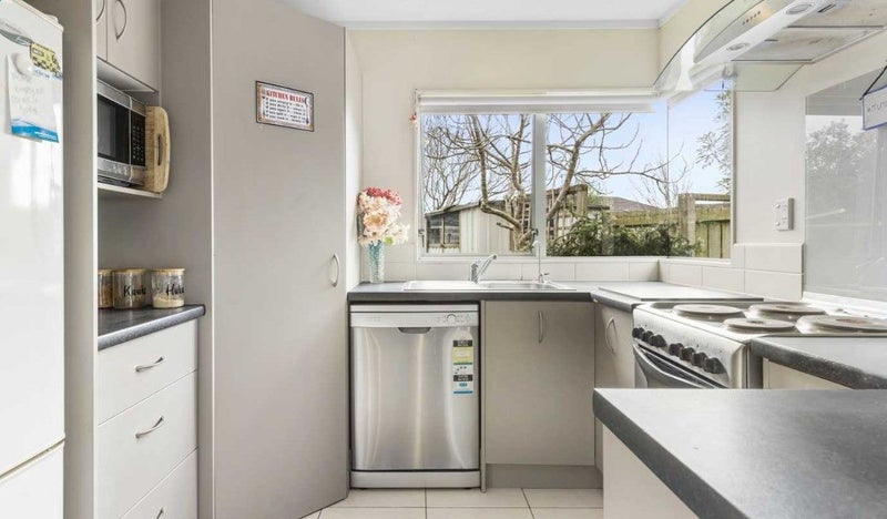 7 Raleigh Avenue, Fairview Downs, Hamilton - Carousel 2