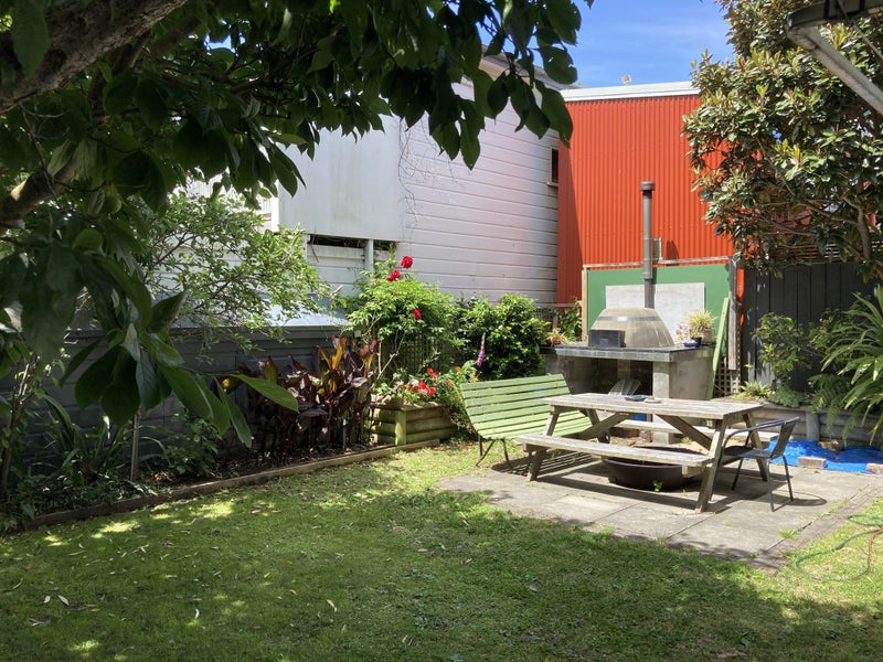 9 Levy Street, Mount Victoria, Wellington - Carousel 2