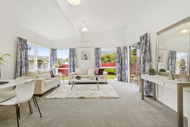 9A Redwood Avenue, Tawa, Wellington - Carousel 2