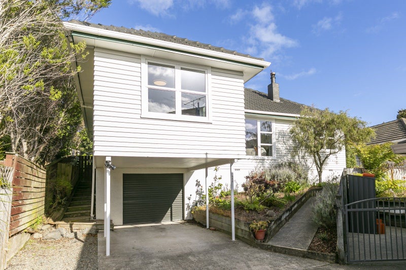 23 Larsen Crescent, Tawa, Wellington - Carousel 1