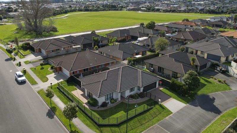 1 Holcroft Place, Huntington, Hamilton - Carousel 19