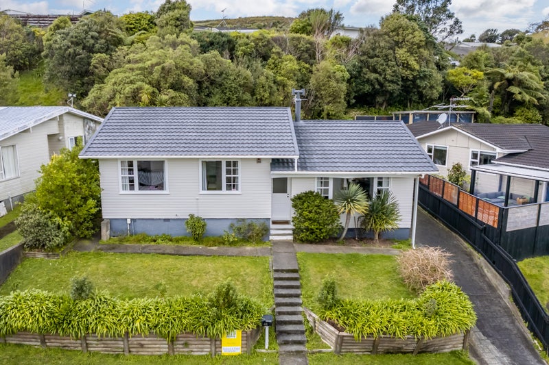 48 Waipounamu Drive, Kelson, Lower Hutt - Carousel 1