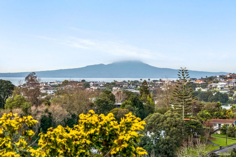 16 Limmer Place, Browns Bay, Auckland - Carousel 2