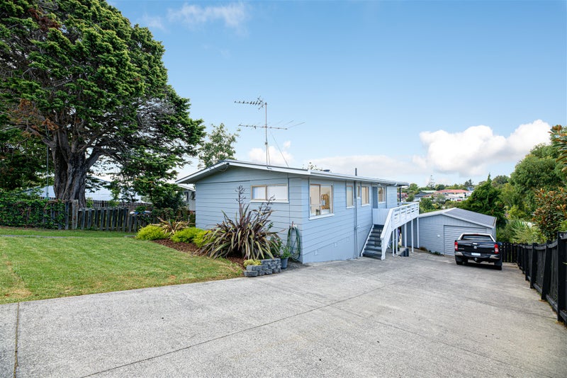 100 Awaroa Road, Sunnyvale, Auckland - Carousel 1