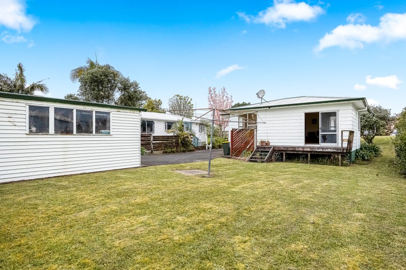 99 Riverpark Crescent, Henderson, Auckland - Carousel 2