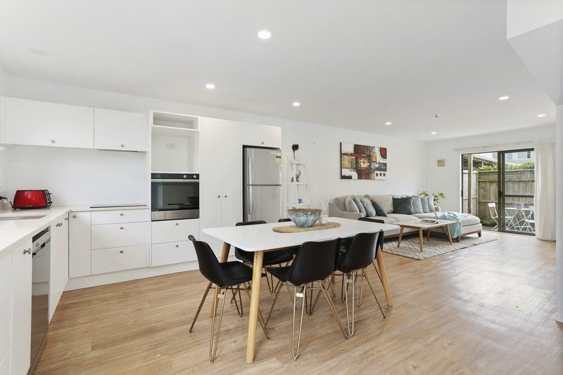 71/21 Hunters Park Drive, Three Kings, Auckland - Carousel 2