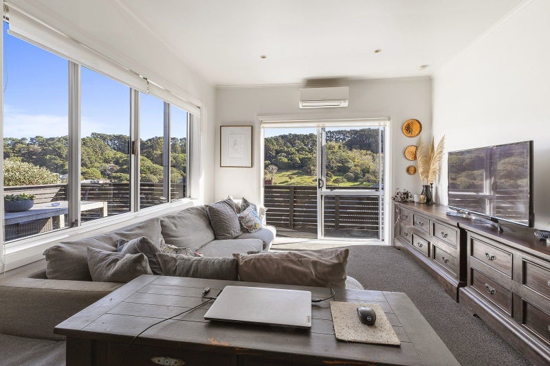 9 Baden Road, Hataitai, Wellington - Carousel 2