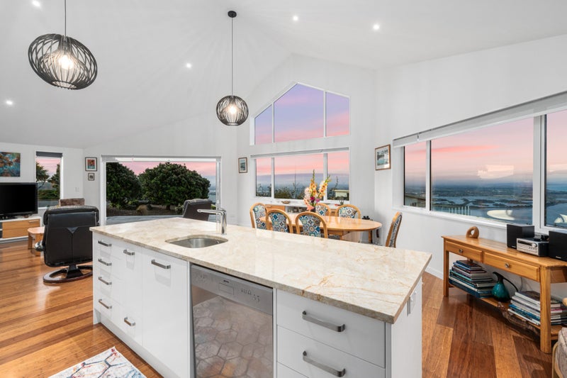 4 Ridgeview Lane, Mount Pleasant, Christchurch - Carousel 2