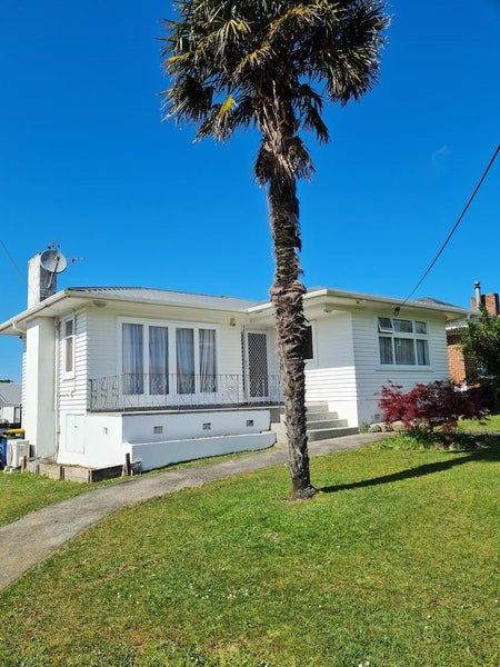 30 Golf Road, New Lynn, Auckland - Carousel 1