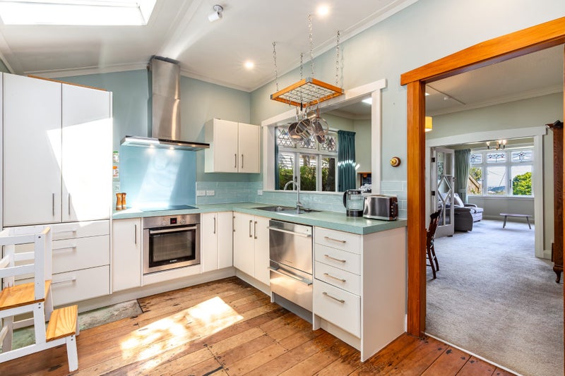 42 Pembroke Road, Northland, Wellington - Carousel 2