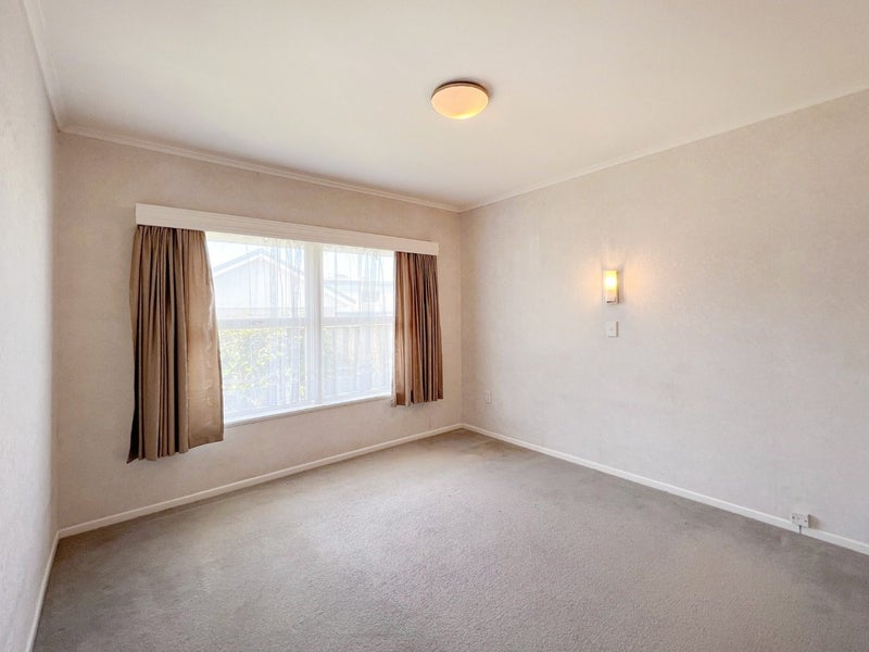 2/17 Saltburn Road, Milford, Auckland - Carousel 2