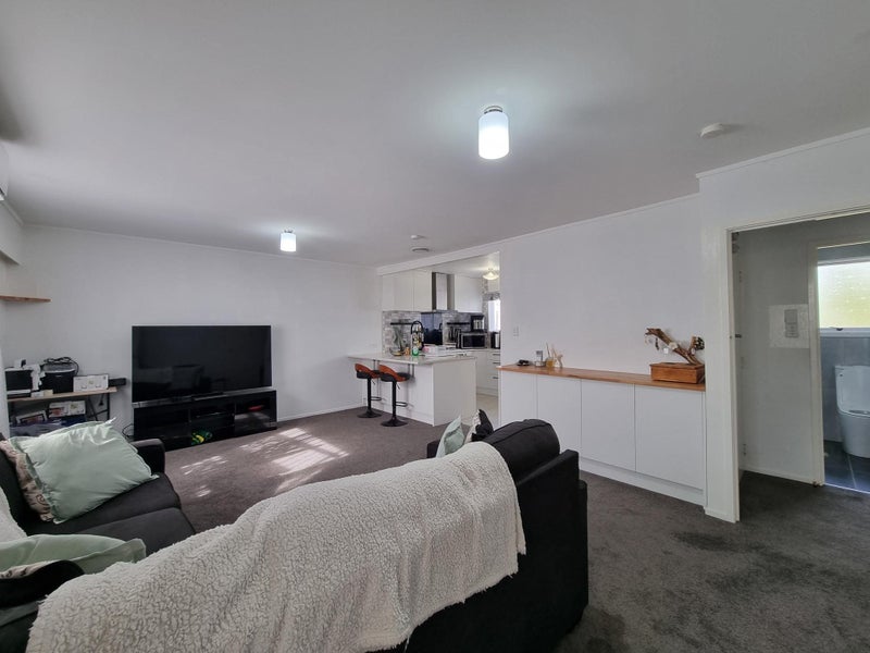 2/6 Gilletta Road, Mount Roskill, Auckland - Carousel 2