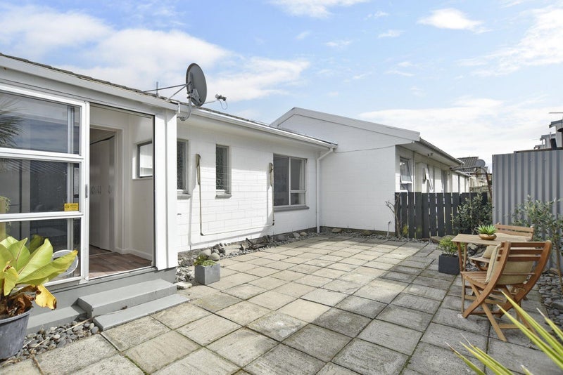 2/10 Lane Street, Woolston, Christchurch - Carousel 1