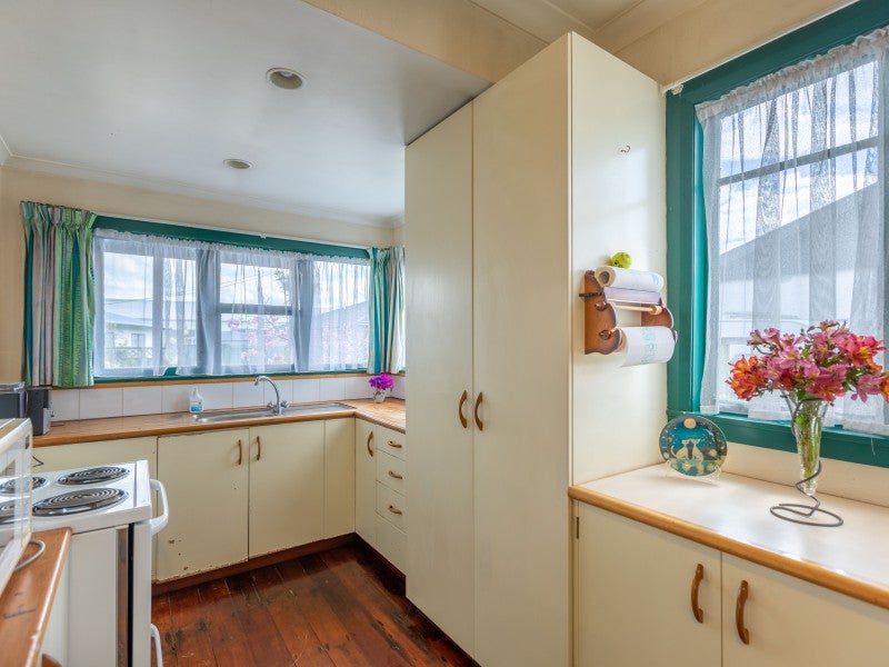 706 Queen Street West, Saint Leonards, Hastings - Carousel 2