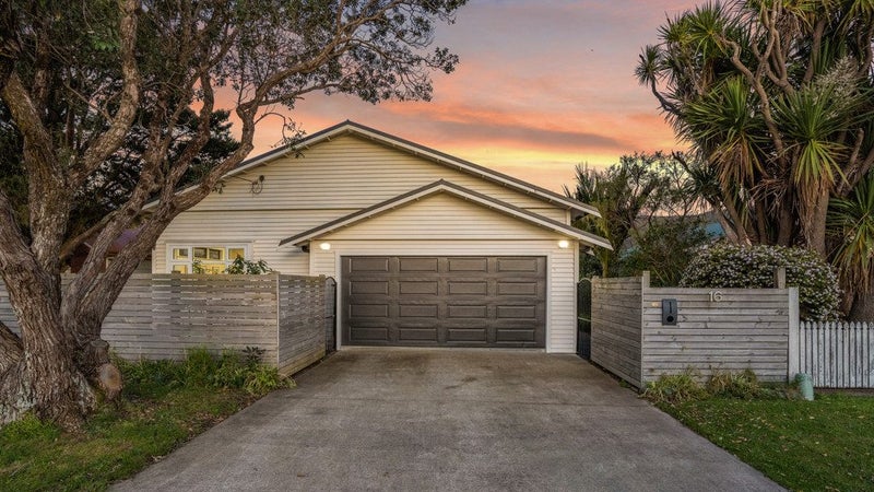 16 Collingwood Street, Waterloo, Lower Hutt - Carousel 1