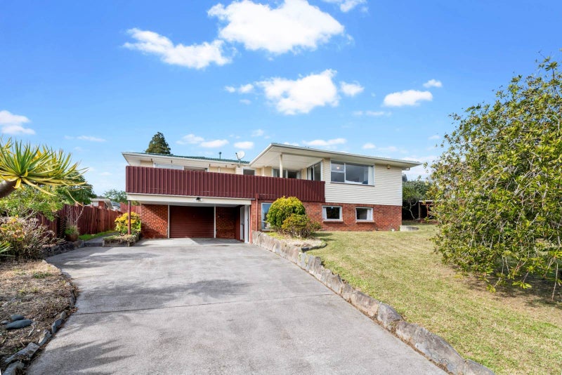 8 Uppingham Crescent, Hillcrest, Auckland - Carousel 1