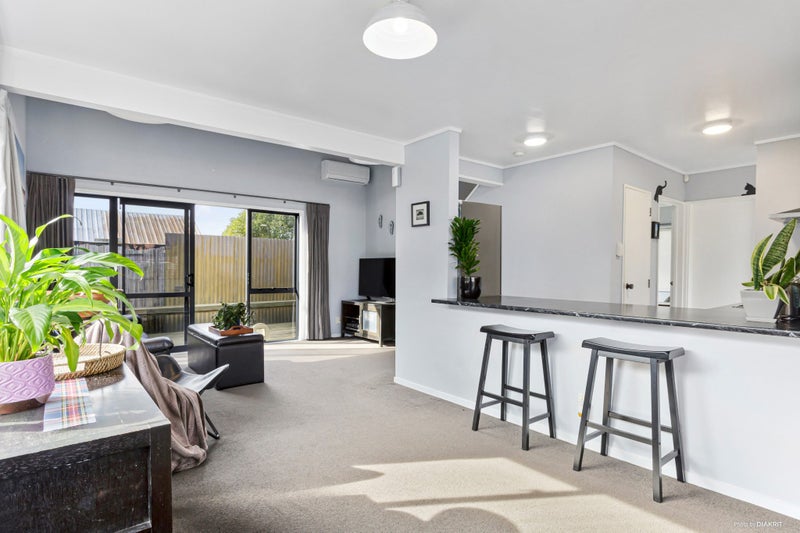 2/5A Himikera Avenue, Avondale, Auckland - Carousel 1
