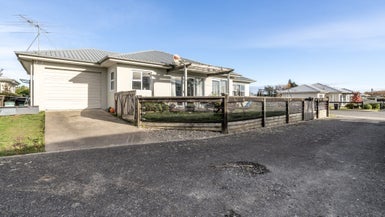 83 Lothian Crescent, Strathern, Invercargill - Carousel 1