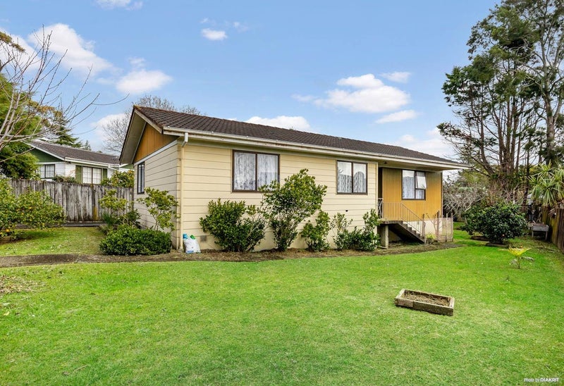 4 Elvira Place, Ranui, Auckland - Carousel 1