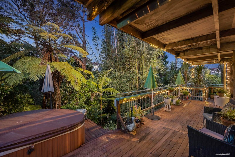 13 Beacon Avenue, Campbells Bay, Auckland - Carousel 2