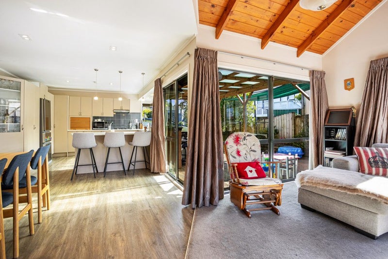 11 Darcy Place, Massey, Auckland - Carousel 2