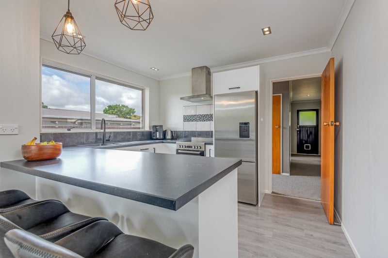19 Wikiriwhi Crescent, Awapuni, Palmerston North - Carousel 2