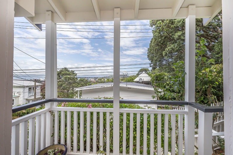 33 Patanga Crescent, Thorndon, Wellington - Carousel 13