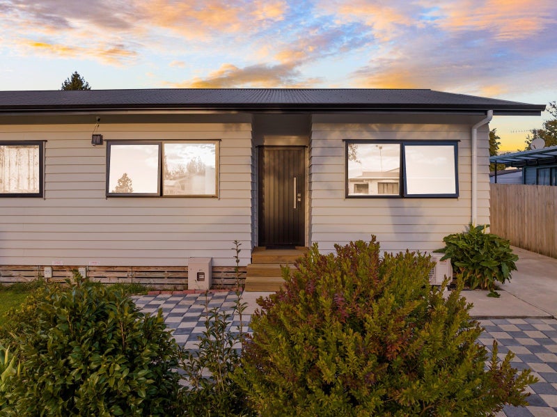 2/11 Shelley Jane Place, Dinsdale, Hamilton - Carousel 2