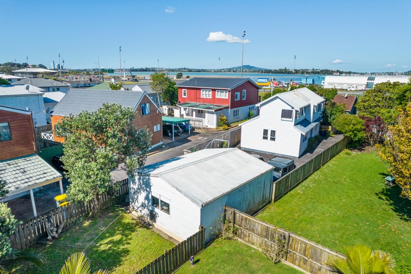 2/16 Sulphur Beach Road, Northcote Point, Auckland - Carousel 1