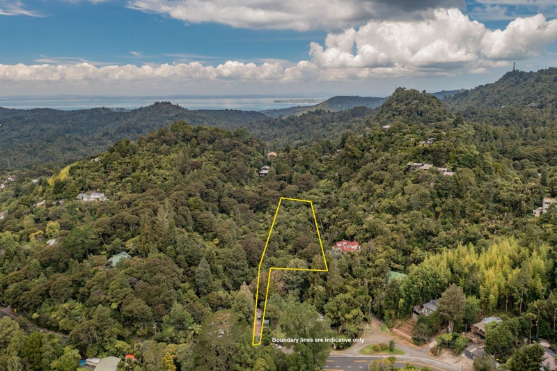 882 West Coast Road, Waiatarua, Auckland - Carousel 1