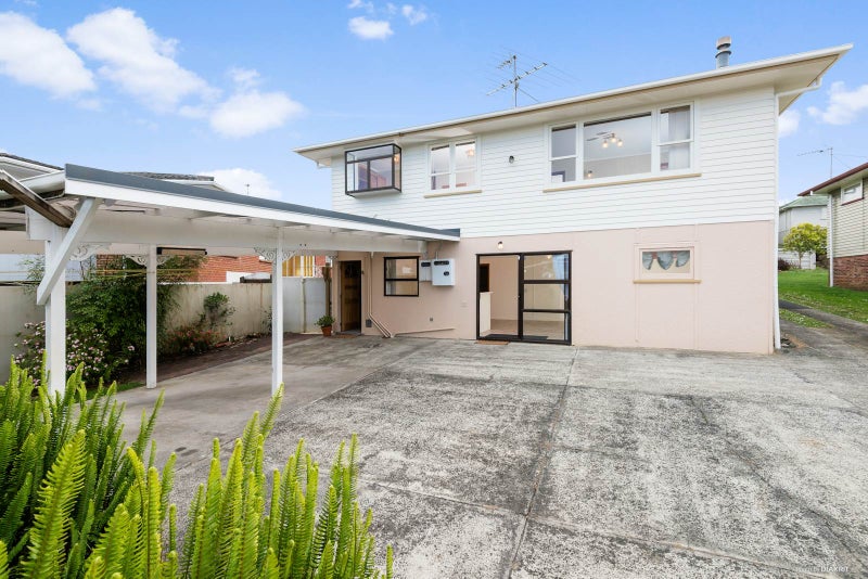 16 Ted William Street, New Windsor, Auckland - Carousel 1