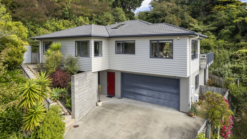111 Churton Drive, Churton Park, Wellington - Carousel 1