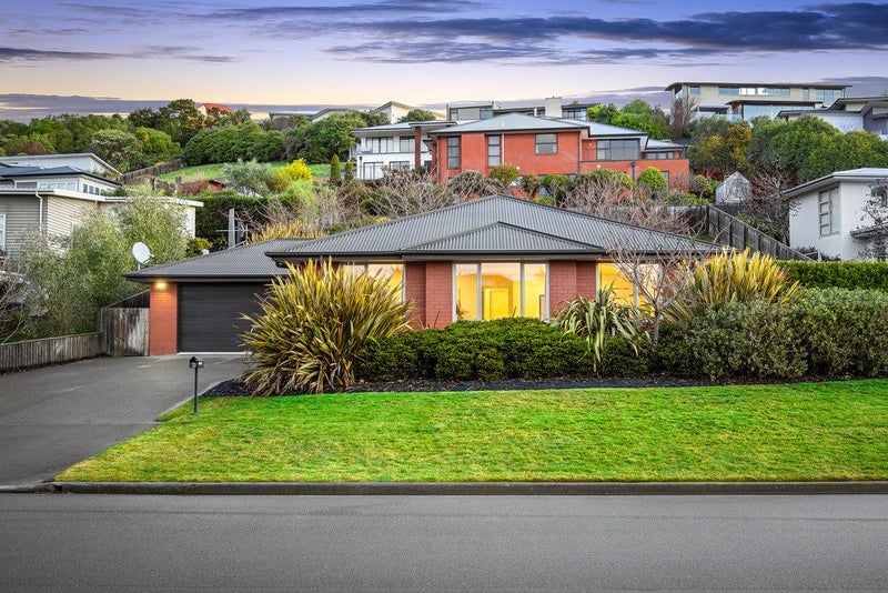 20 Pentonville Close, Westmorland, Christchurch - Carousel 1
