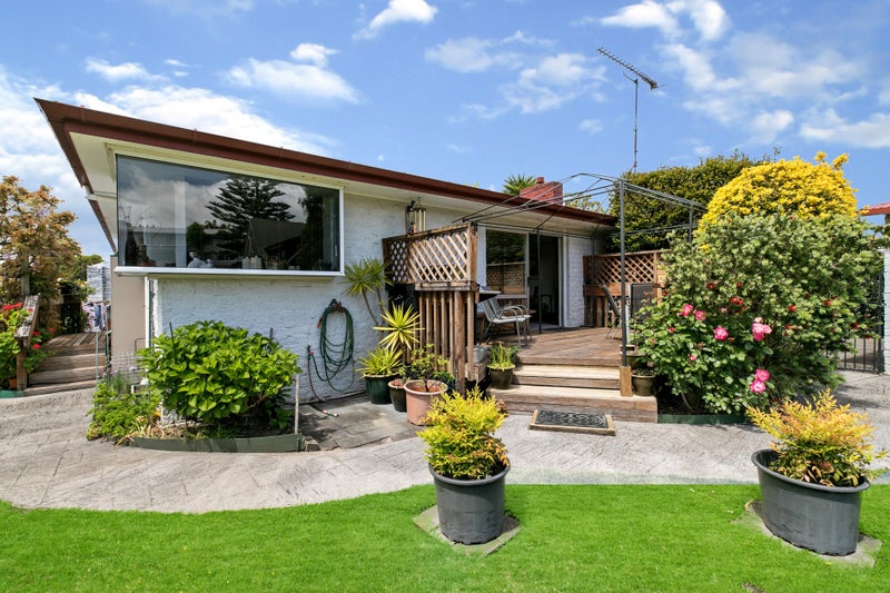 14 Sunnyhills Avenue, Glenview, Hamilton - Carousel 1